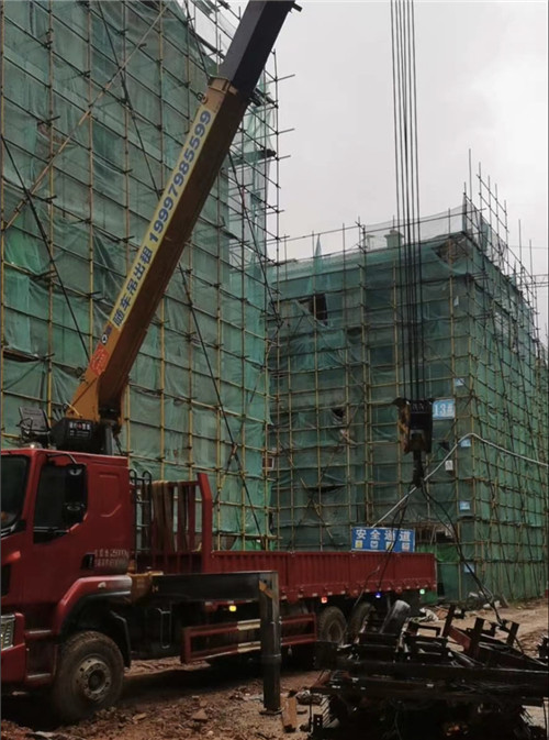 开阳县“慢工细活”—— 吊车的 “微动控制” 技术