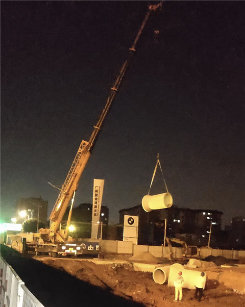 开阳县“弯臂矫正”—— 吊车的 “形变补偿” 技术